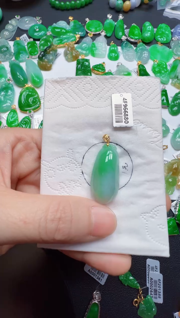 【闪购商品】翡翠吊坠(不含链)18K金镶嵌800