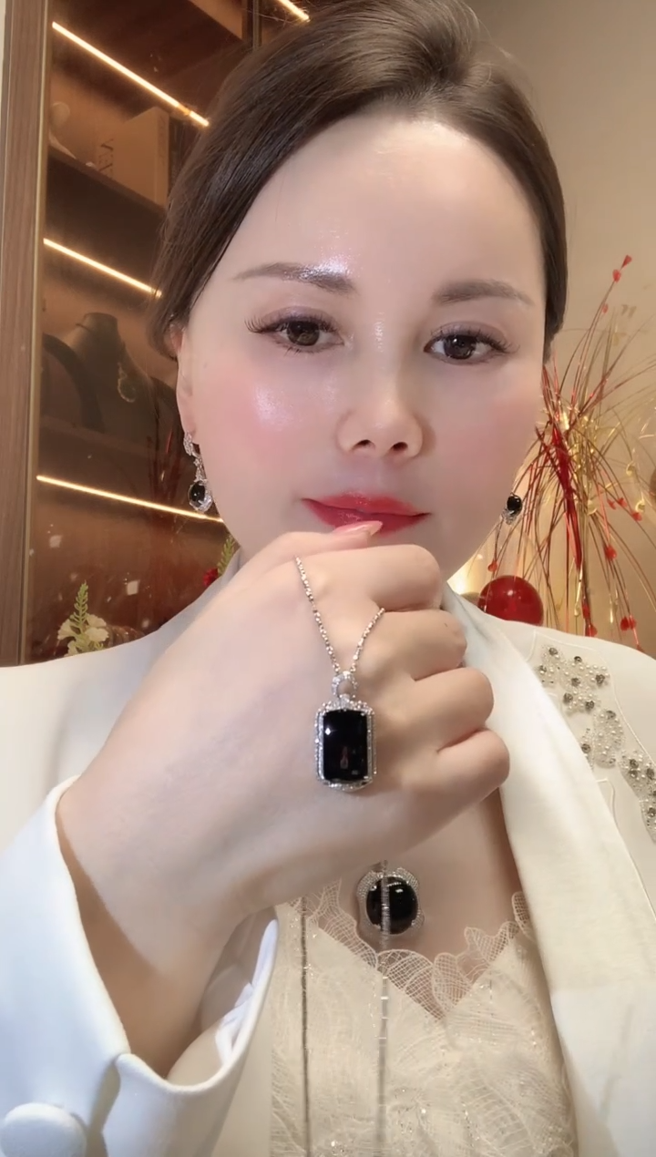 【闪购商品】翡翠吊坠(不含链)18K金镶嵌F98   