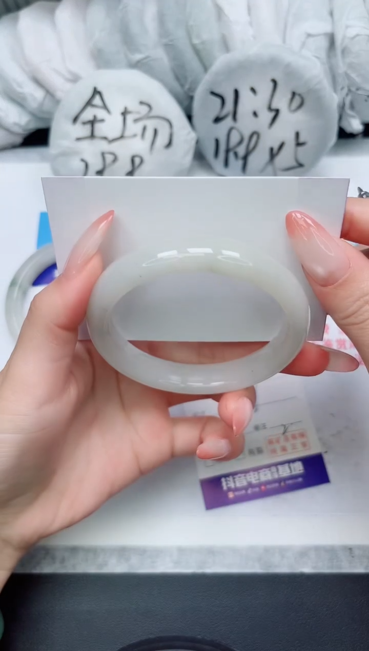 【闪购商品】石英质玉手镯未镶嵌245