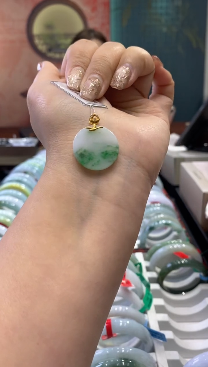 【闪购商品】翡翠吊坠(不含链)18K金镶嵌多人0011905