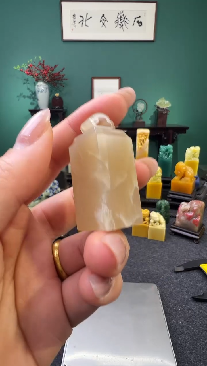 巴林石牛角冻瓦钮