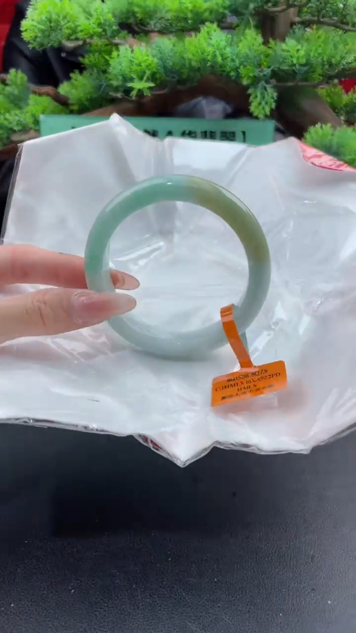 【闪购商品】翡翠手镯未镶嵌18翡翠手镯