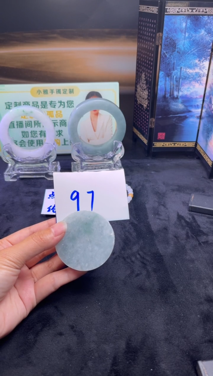 未镶嵌把件翡翠?****️翡翠镯心