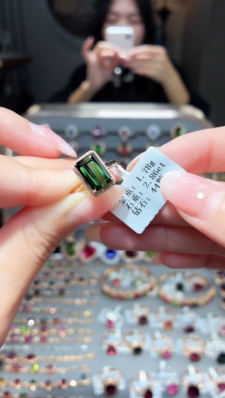 18K金镶嵌戒指碧玺2.86ct