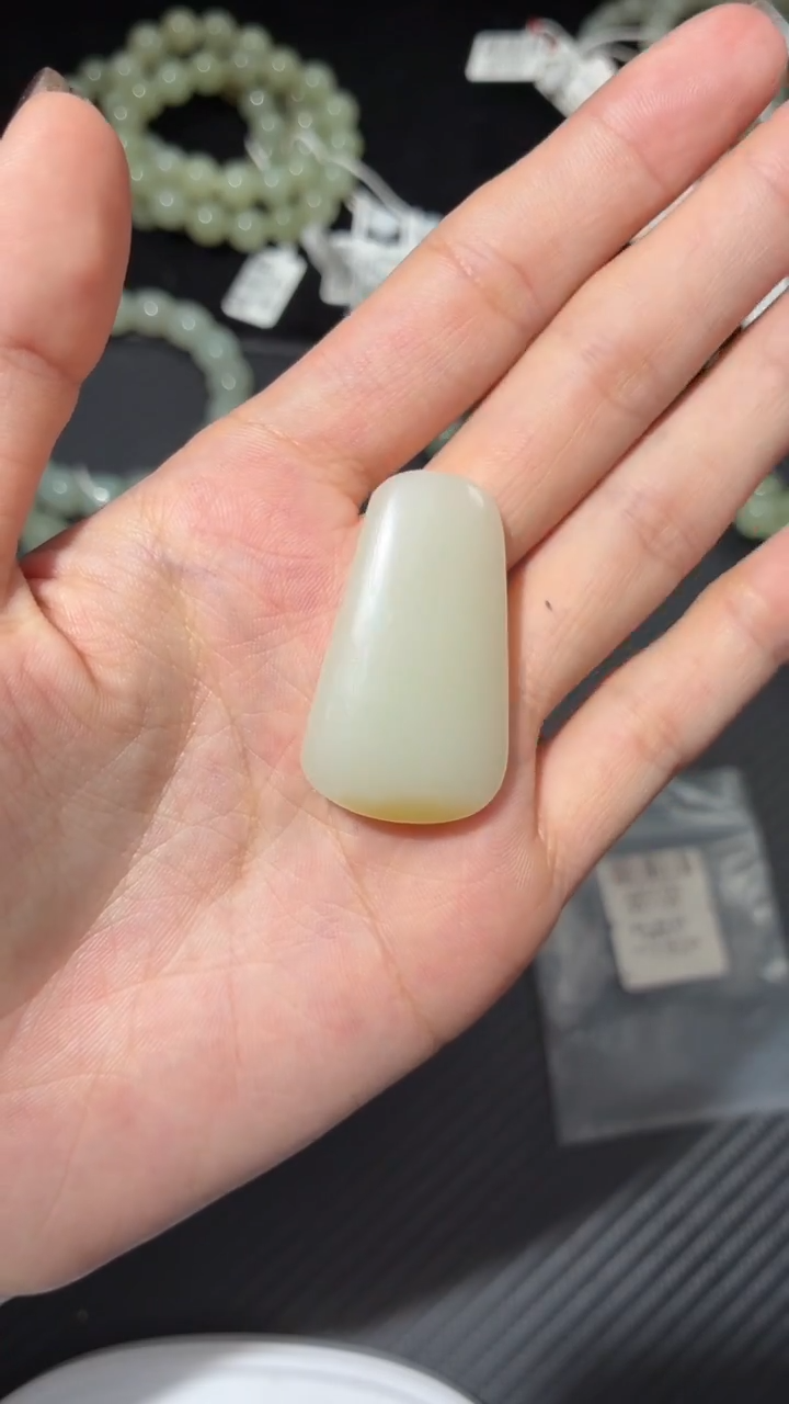 吊坠(不含链)未镶嵌和田玉且末金山糖白微色差吊坠确认返60