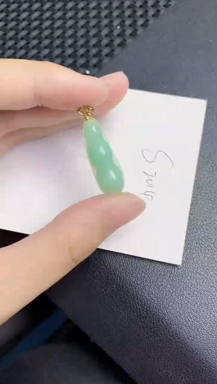 翡翠未镶嵌颈饰天然翡翠缅甸A货