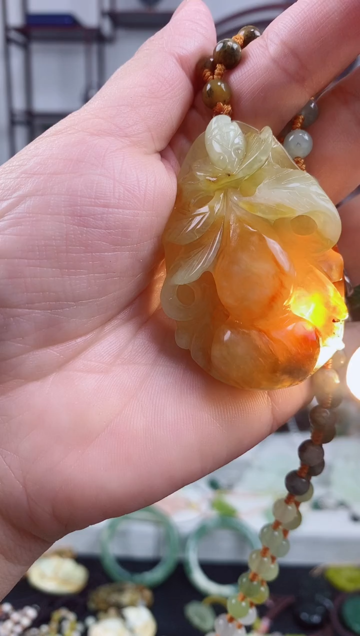 未镶嵌岫玉颈饰1