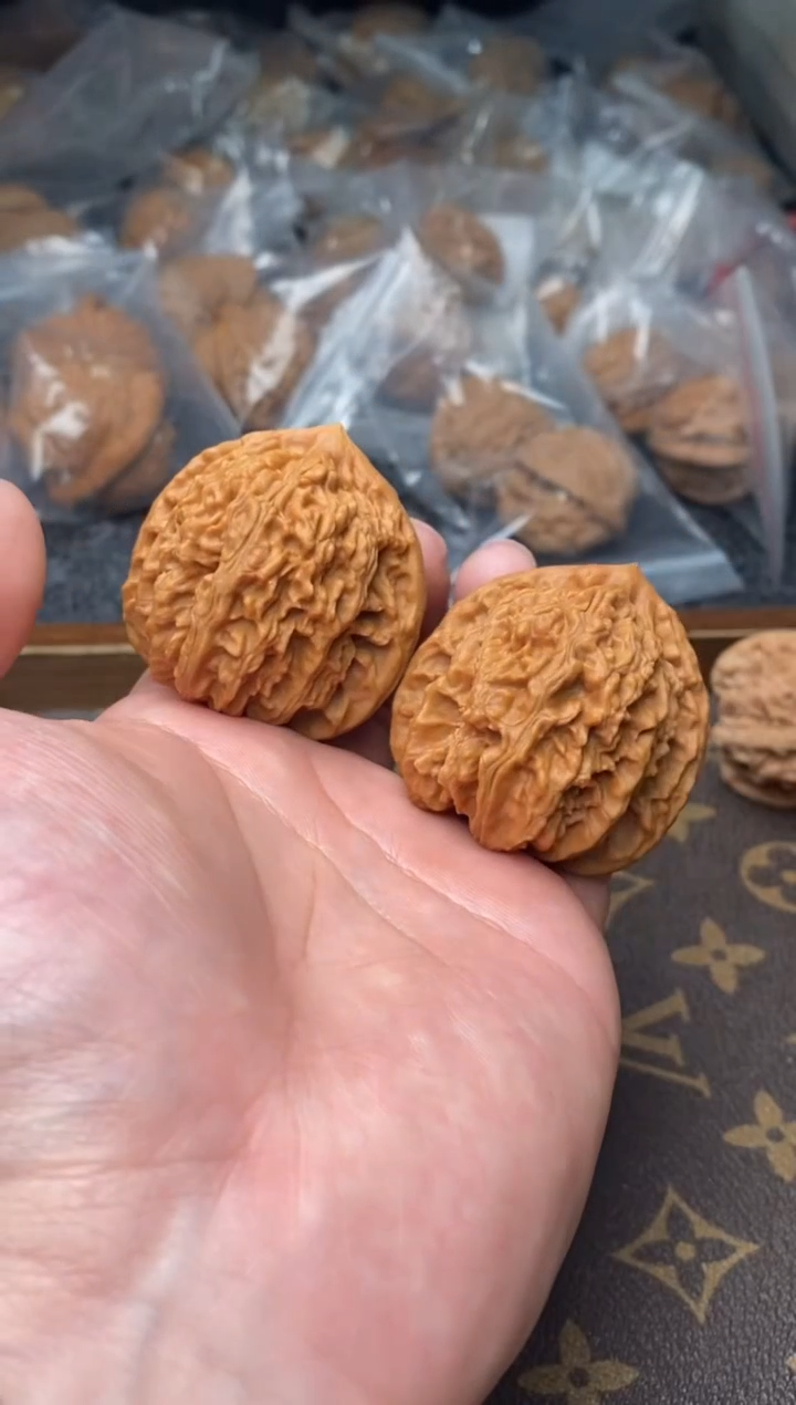 【闪购商品】文玩核桃把件G82号42尺虎头