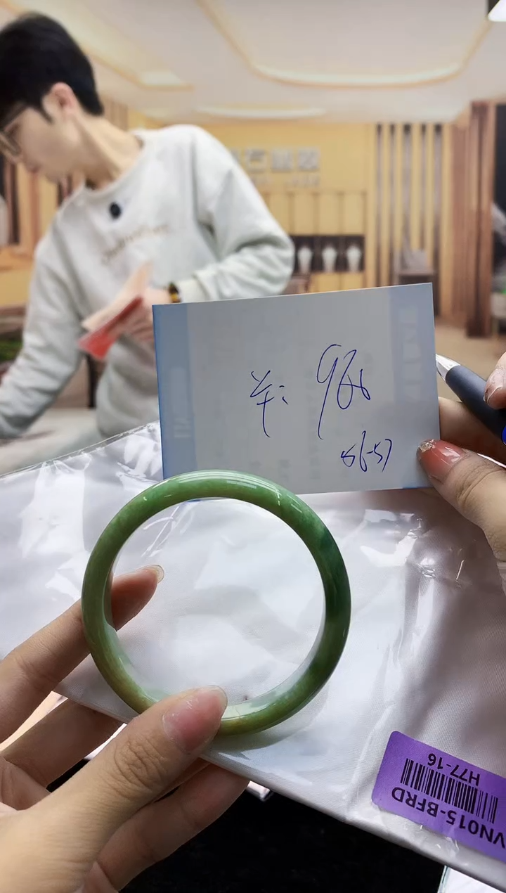 【闪购商品】翡翠手镯未镶嵌      H77-16