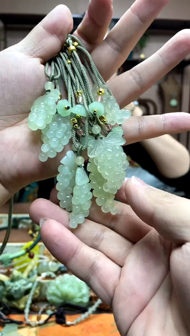 未镶嵌岫玉吊坠多样性发货发其中之一