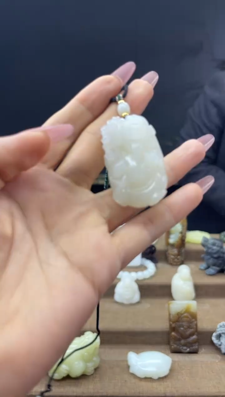 颈饰未镶嵌和田玉1