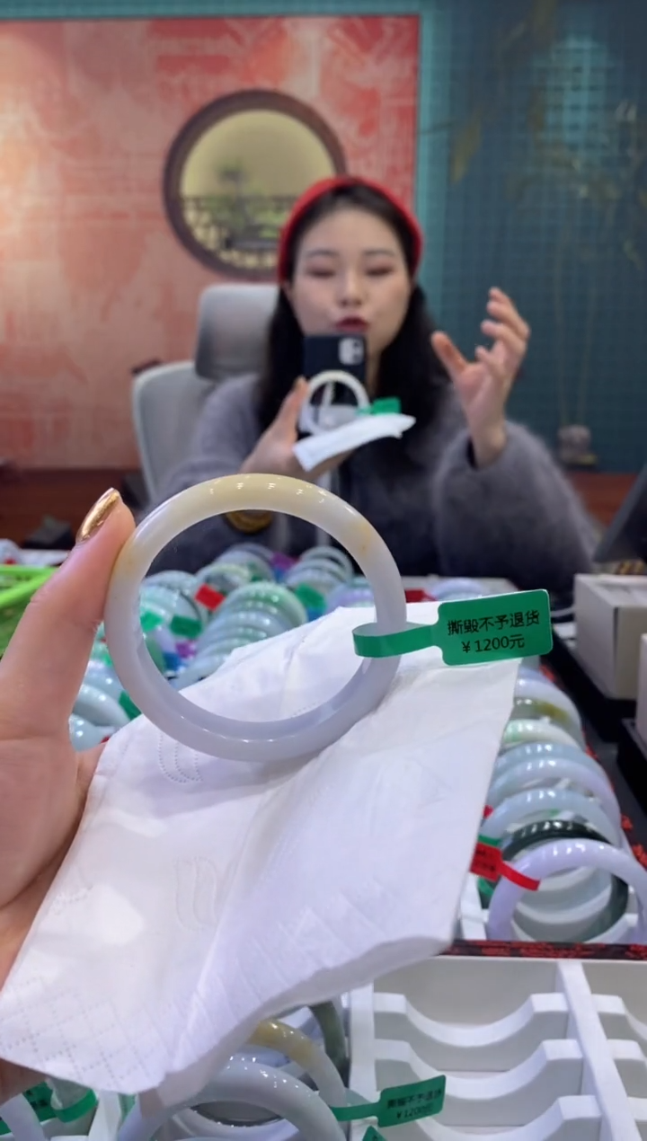 【闪购商品】翡翠手镯未镶嵌多人05113