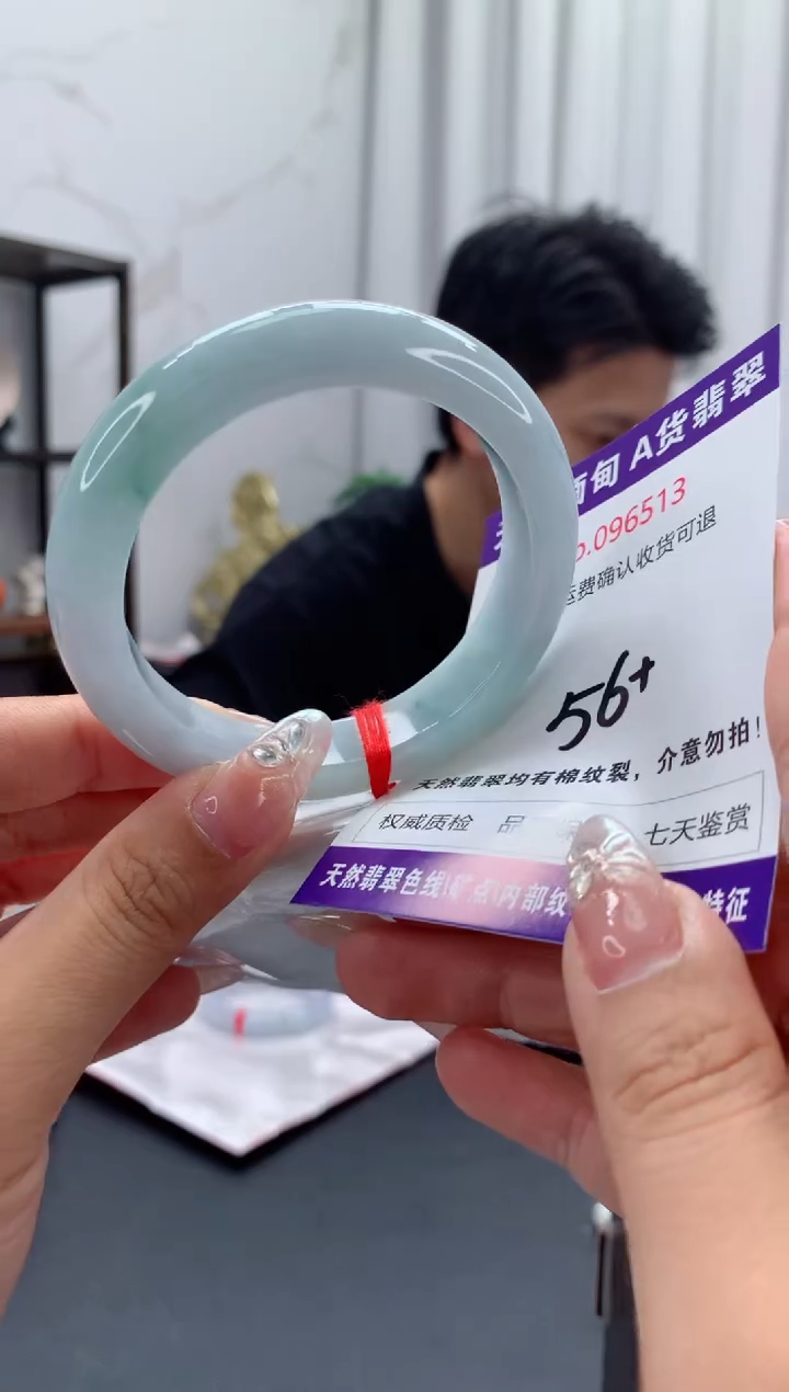 未镶嵌手镯翡翠有纹，完美者勿拍