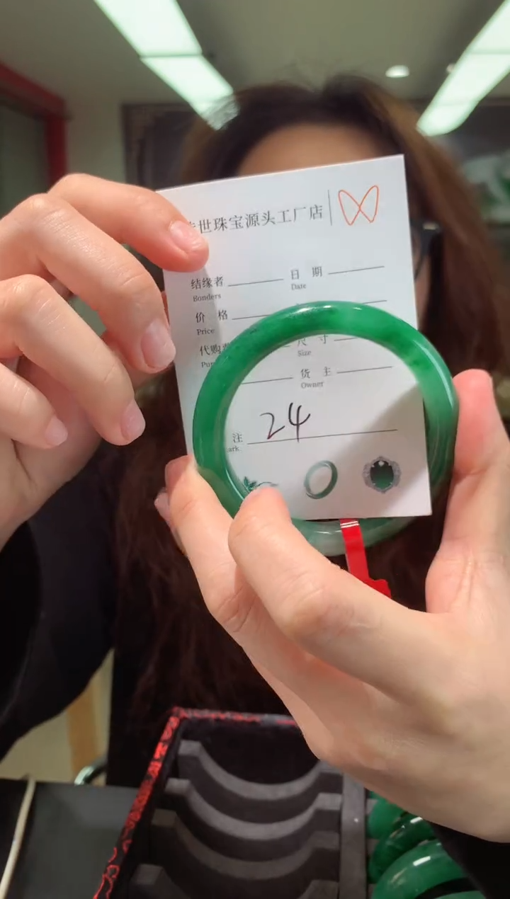 【闪购商品】石英质玉手镯未镶嵌拍一发一，圈口：57