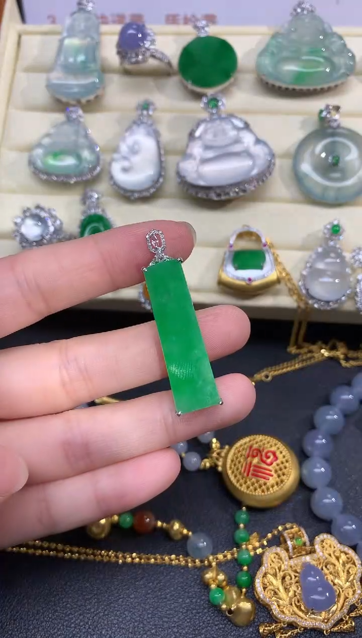 吊坠(不含链)18K金镶嵌翡翠吊坠|6400+640