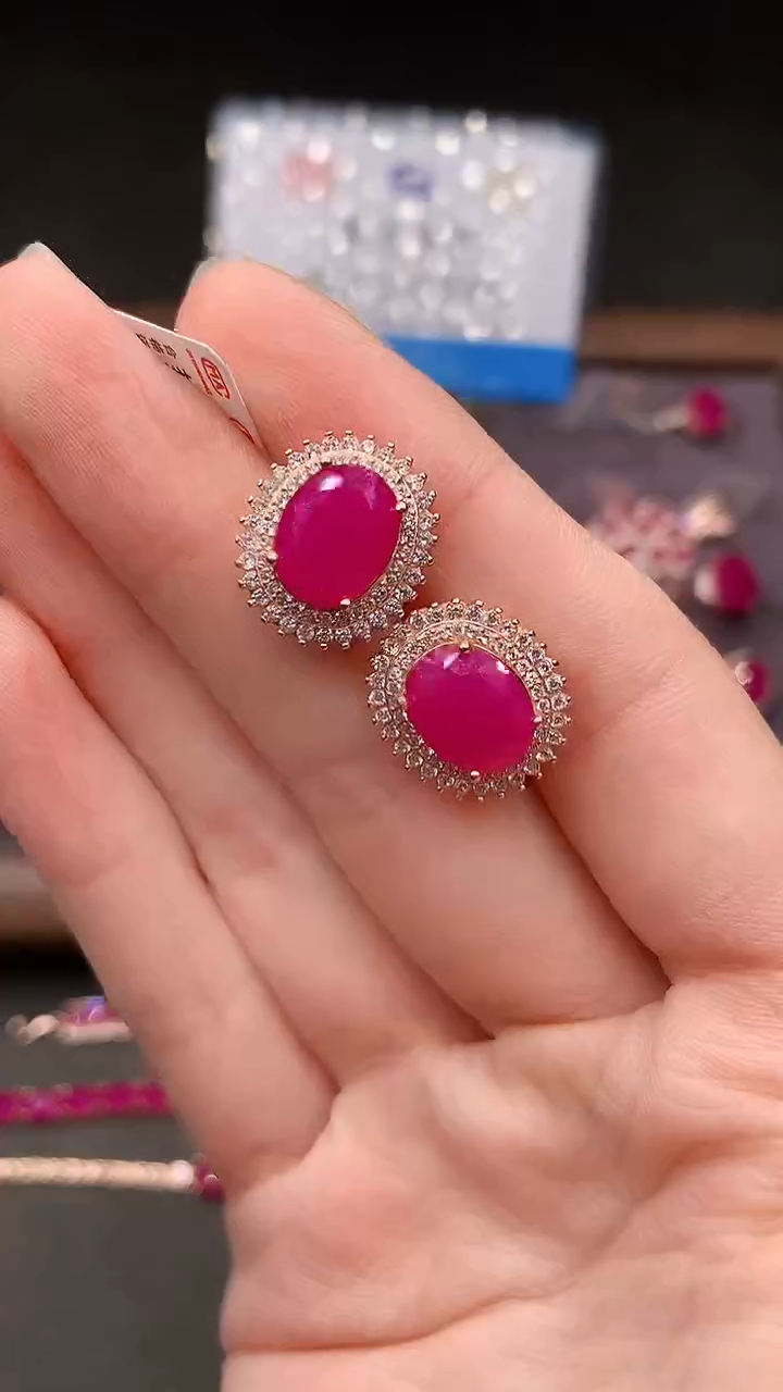 【闪购商品】红宝石耳饰银S925镶嵌......