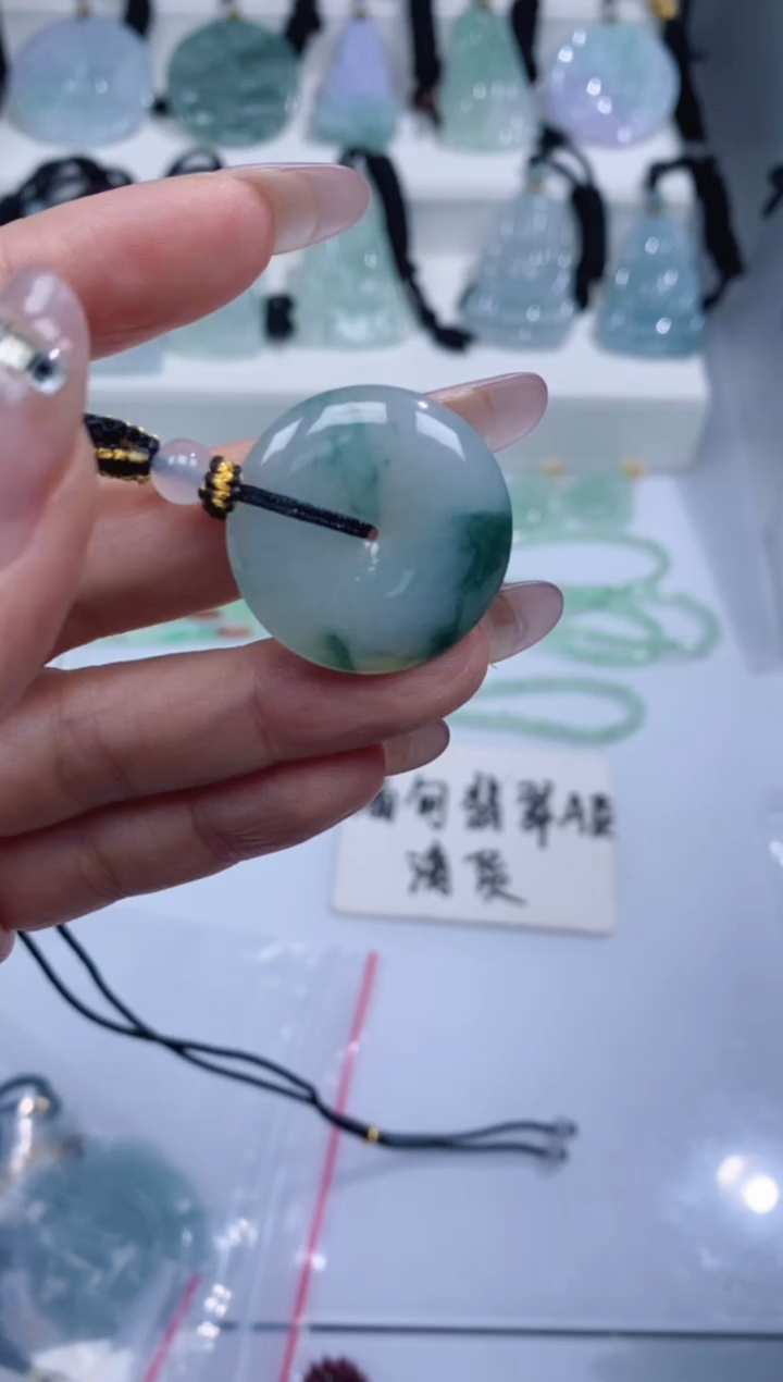 颈饰未镶嵌翡翠吊坠