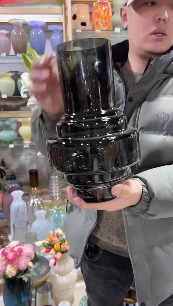 【闪购商品】无铅玻璃深灰色花瓶