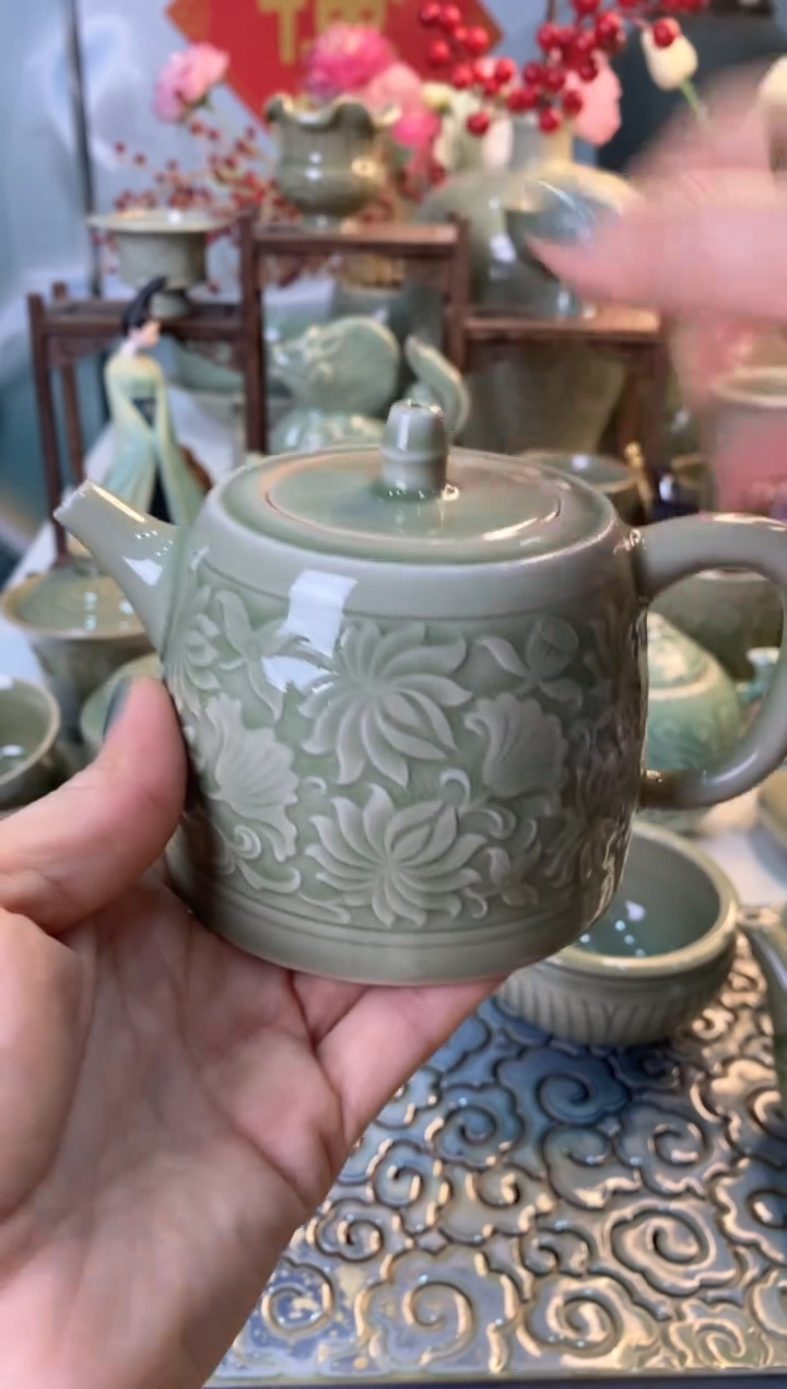 【闪购商品】022808 万花献瑞 汉铎壶 微瑕