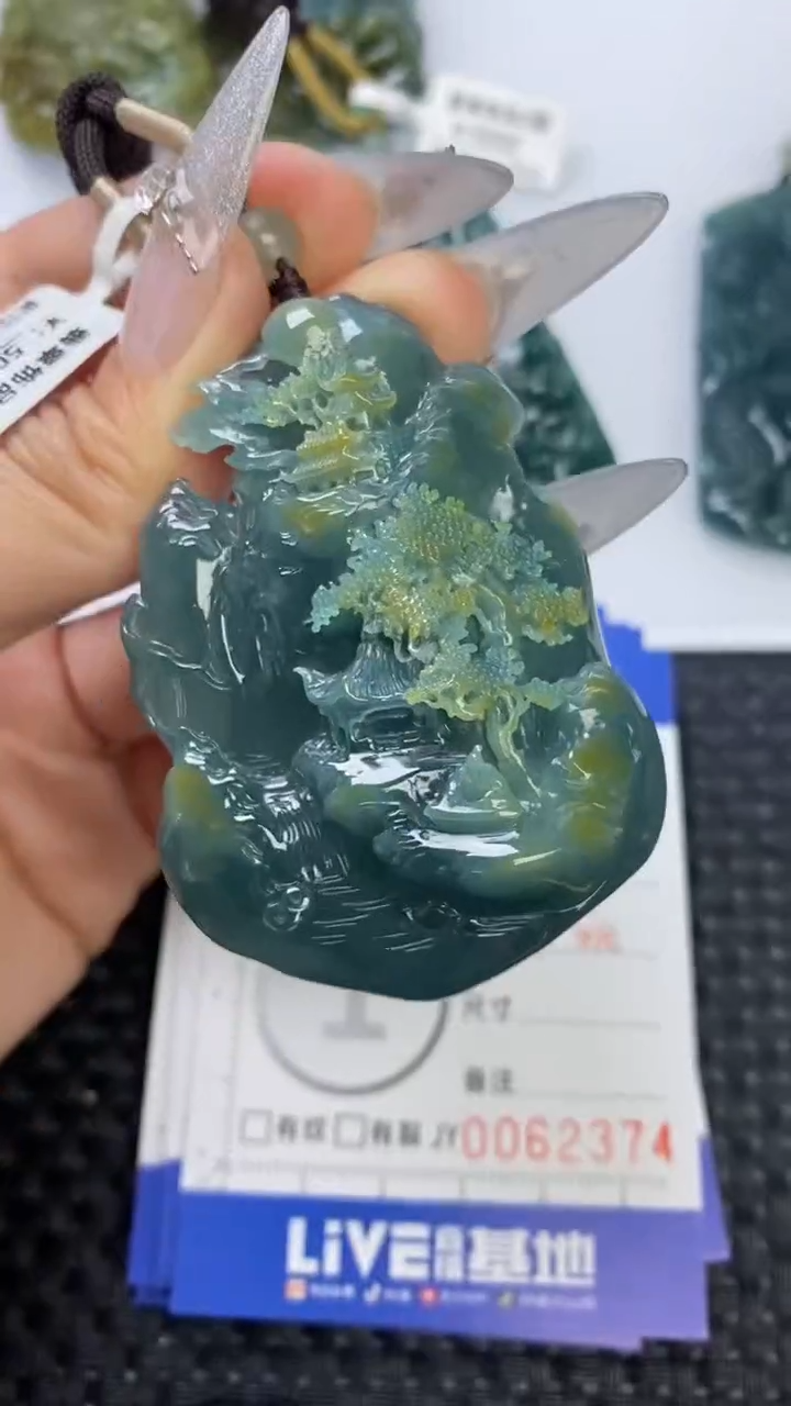 【闪购商品】翡翠颈饰未镶嵌111111111111111