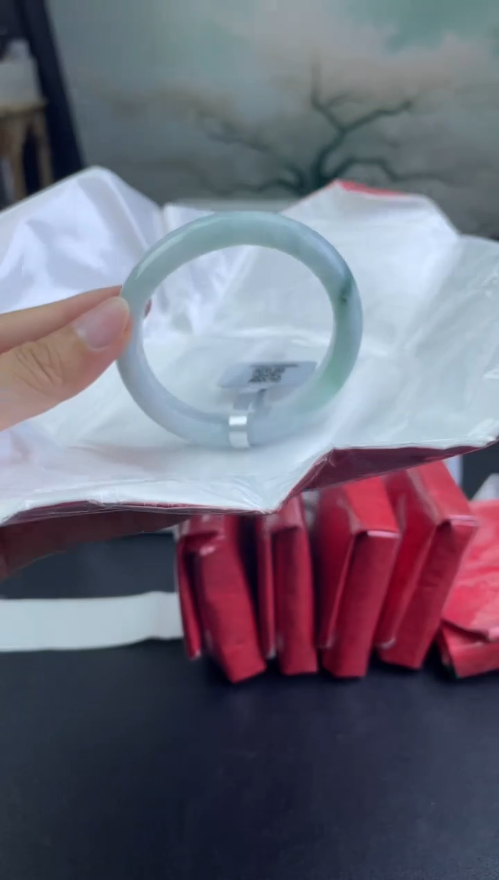 翡翠手镯未镶嵌7翡翠手镯（微瑕）