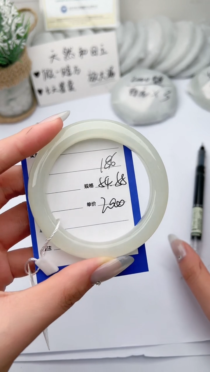 【闪购商品】和田玉手镯未镶嵌 柯沛186