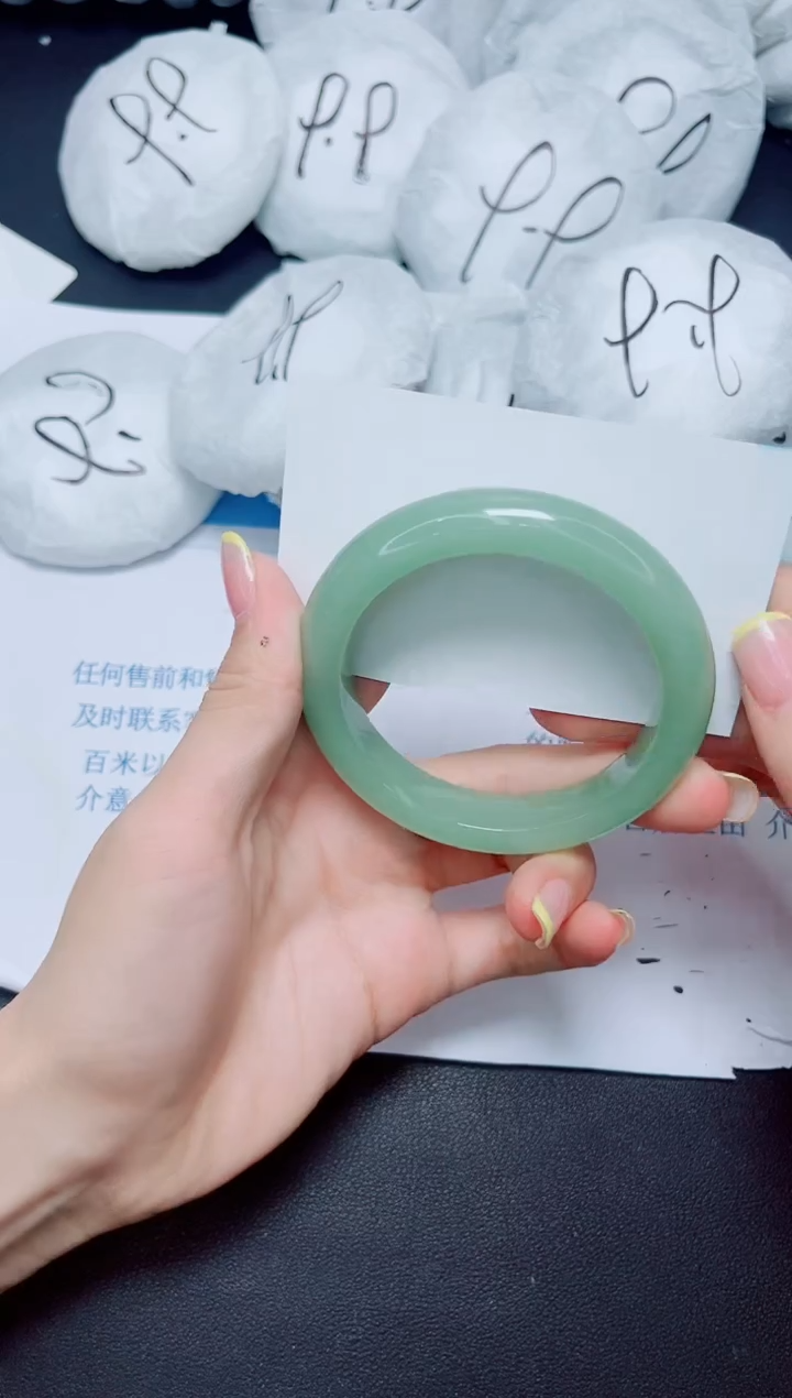 石英质玉手镯未镶嵌135/57.2