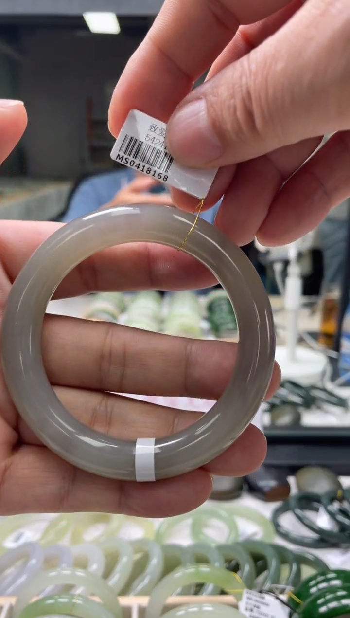 【闪购商品】和田玉手镯未镶嵌编码8168 圈口57-58