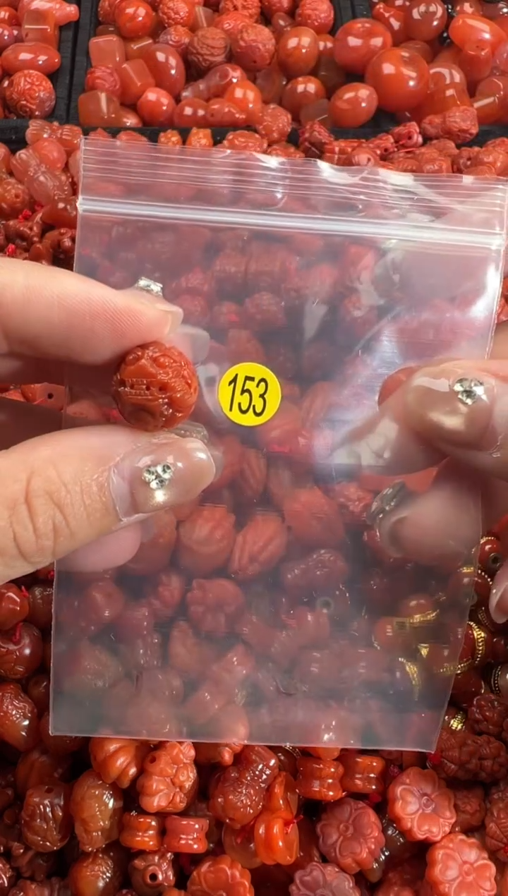 南红玛瑙未镶嵌颈饰1