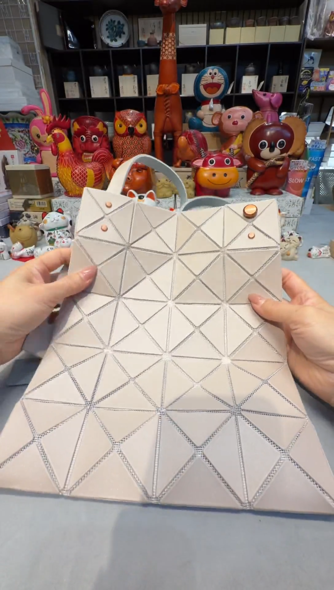 PVCH5628      珠光白女款包包