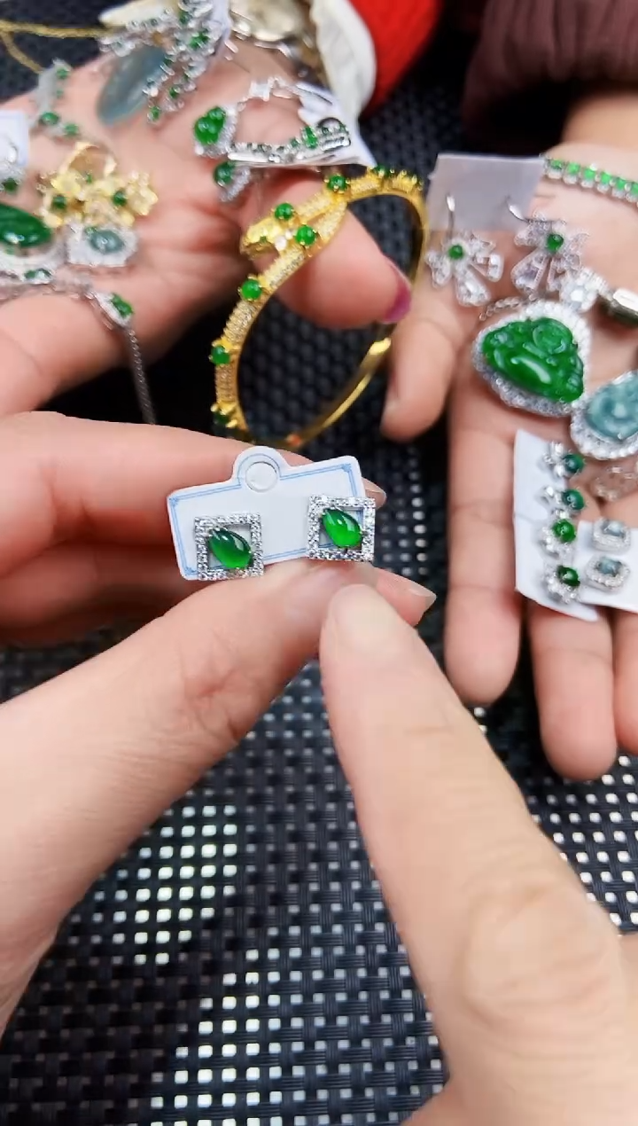 【闪购商品】翡翠耳饰未镶嵌11111111