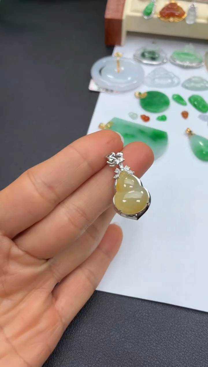 颈饰18K金镶嵌翡翠天然翡翠A货