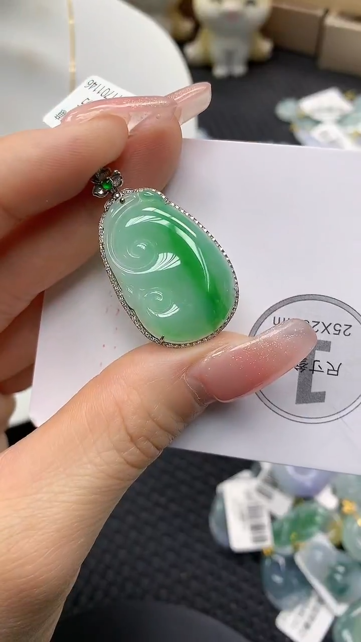 颈饰18K金镶嵌翡翠a货支持复检百元以上9元证书费自理