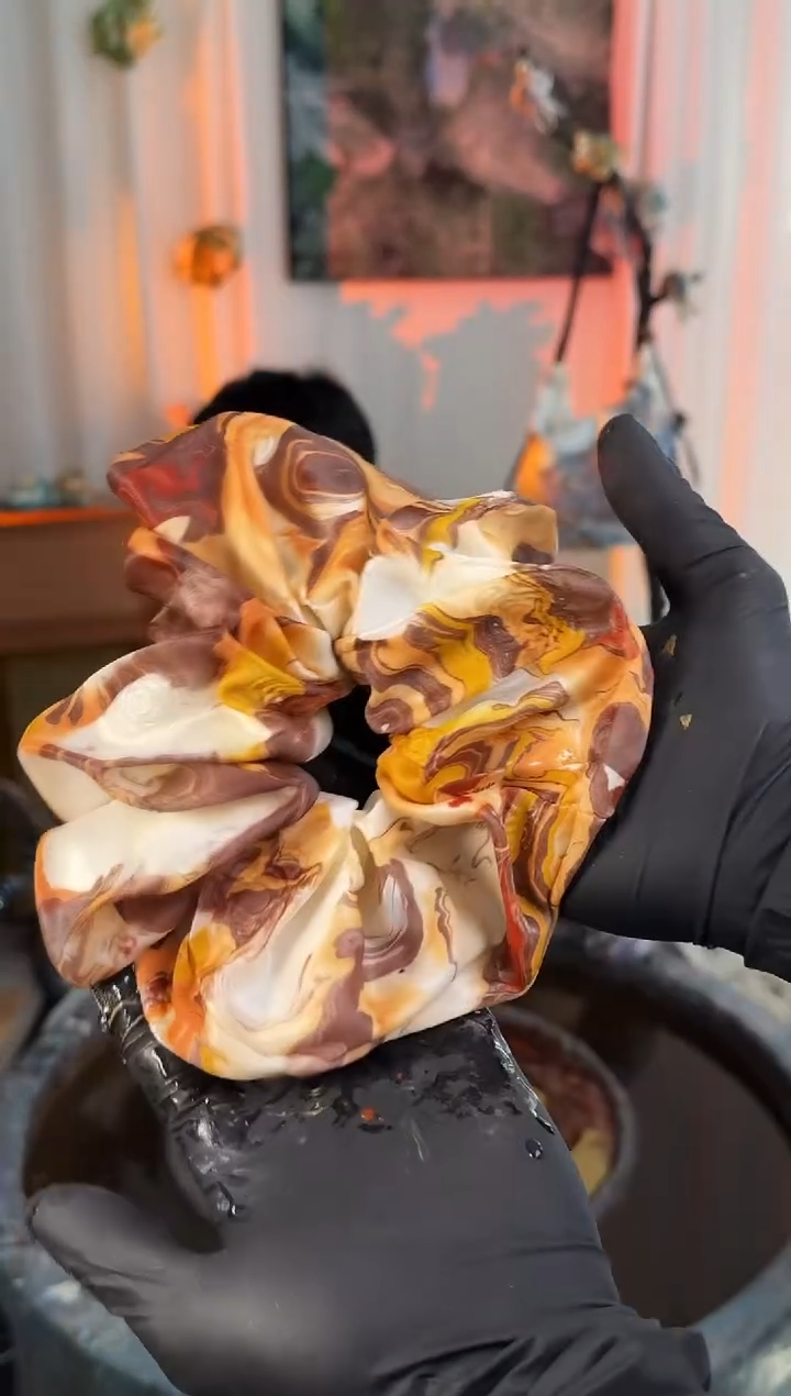 299枯叶蝶山茶花发圈