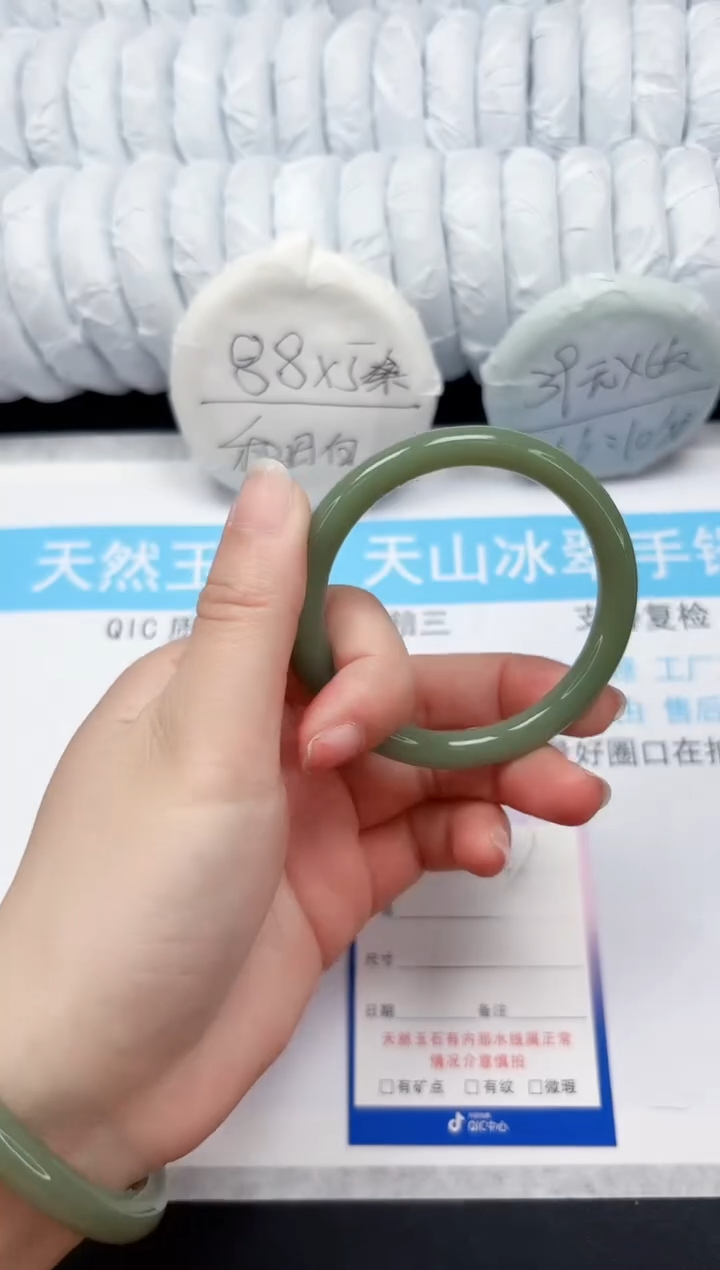 【闪购商品】石英质玉手镯未镶嵌17-56.6