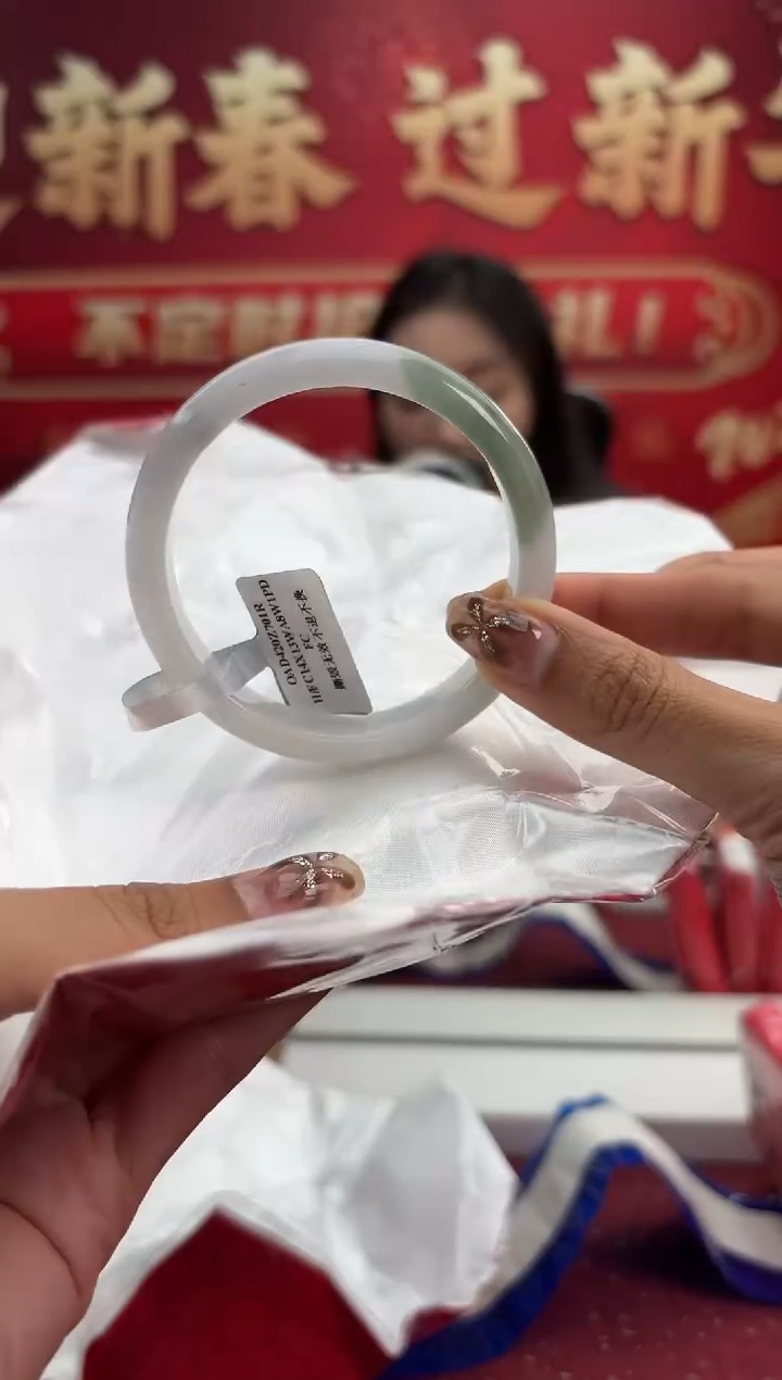 【闪购商品】翡翠手镯未镶嵌8手镯
