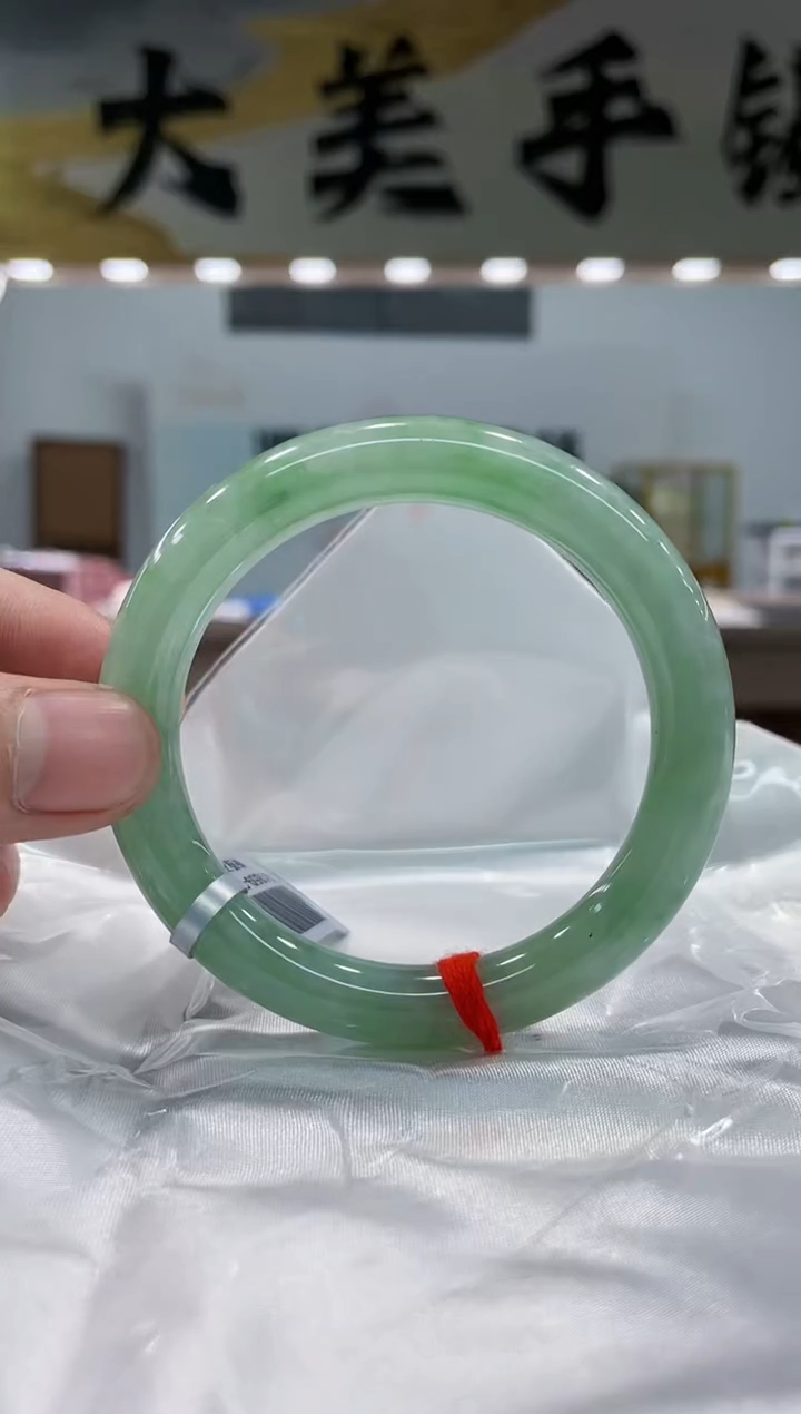 【闪购商品】翡翠手镯未镶嵌手镯