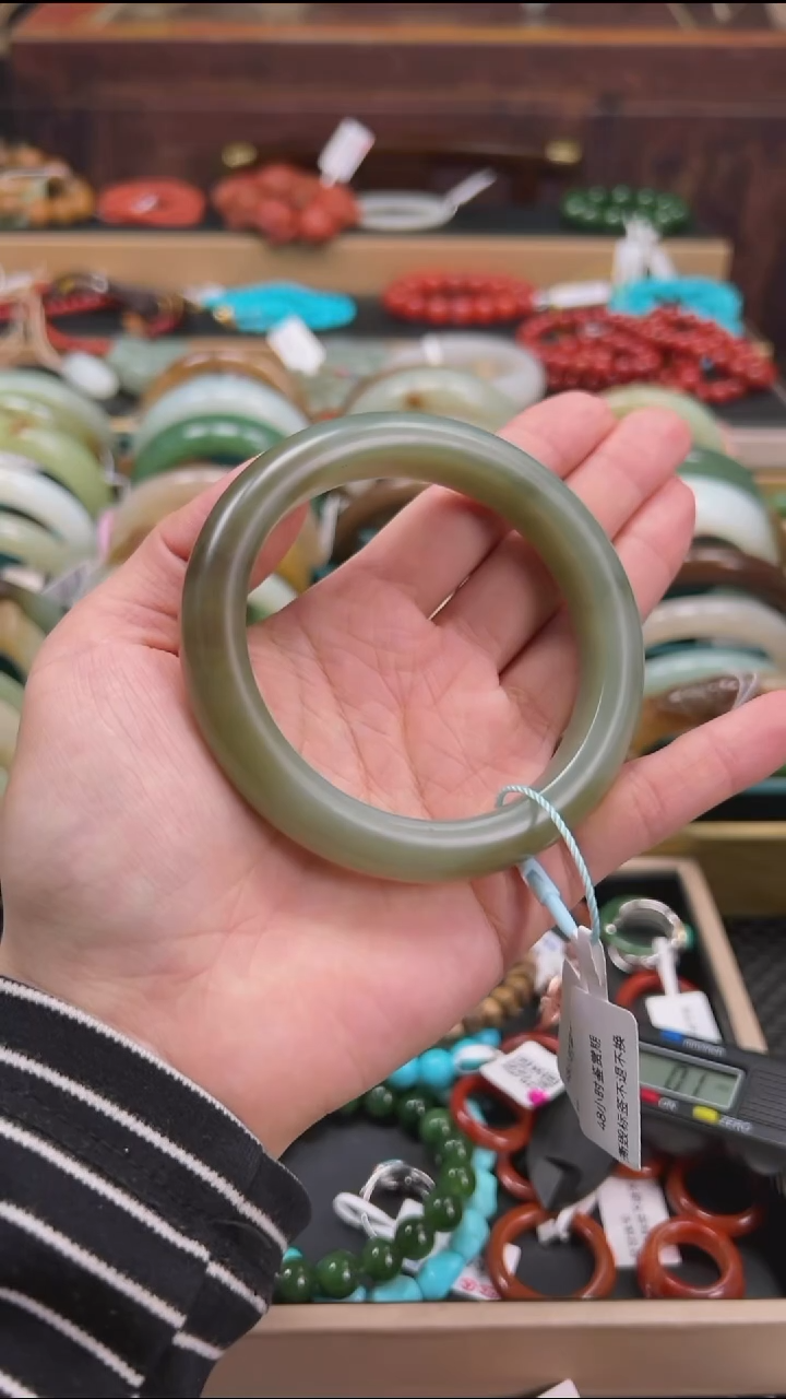 未镶嵌手镯和田玉且末糖蓝61.9