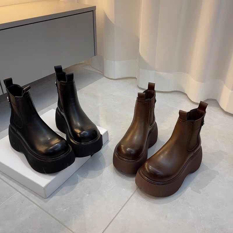 松糕厚底一脚蹬烟筒短靴女2025冬英伦轻便娃娃头加绒增高马丁靴