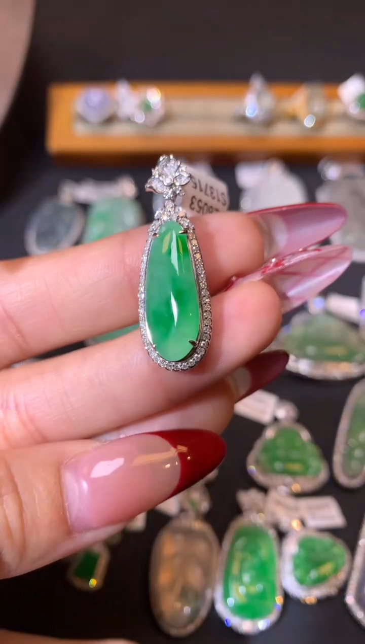 【闪购商品】翡翠吊坠(不含链)18K金镶嵌吊坠