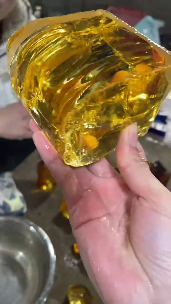 新疆五彩石原石摆件