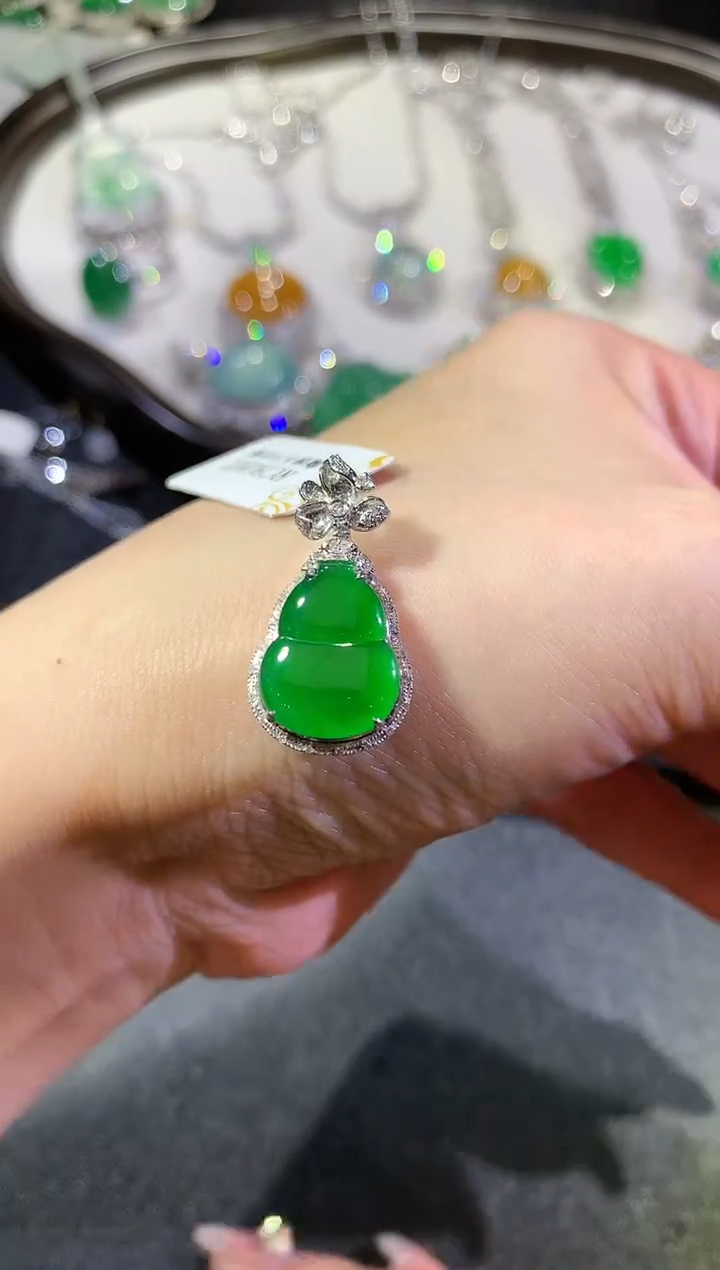 【闪购商品】翡翠吊坠(不含链)18K金镶嵌173无鉴赏