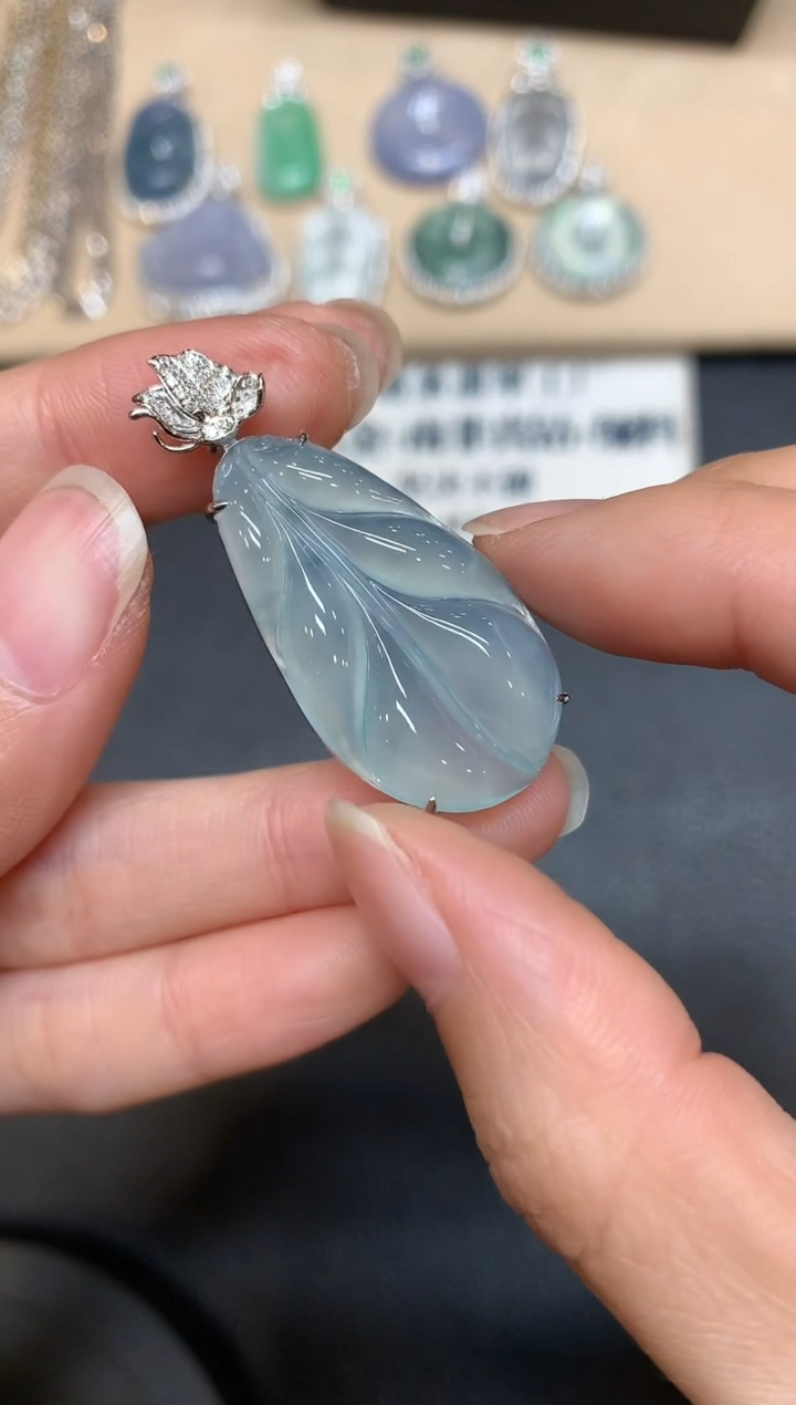 【闪购商品】翡翠吊坠(不含链)18K金镶嵌芭蕉叶【无服务费
