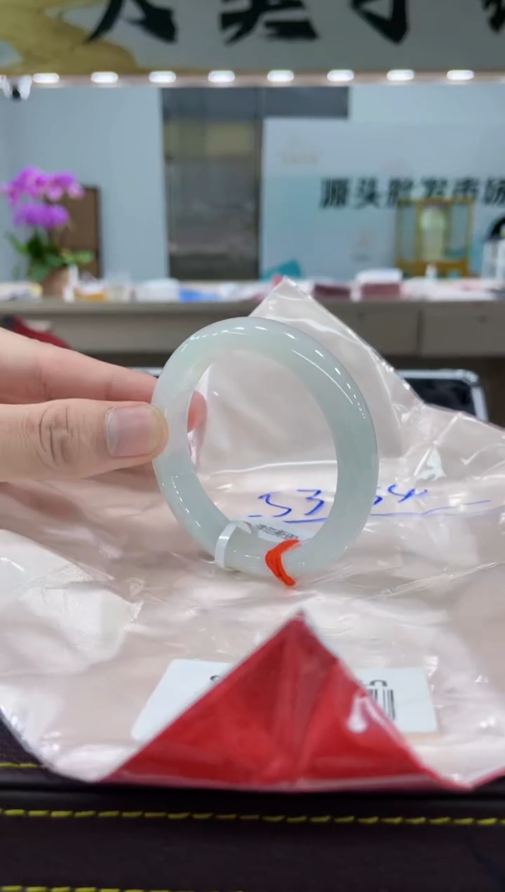 【闪购商品】翡翠手镯未镶嵌手镯