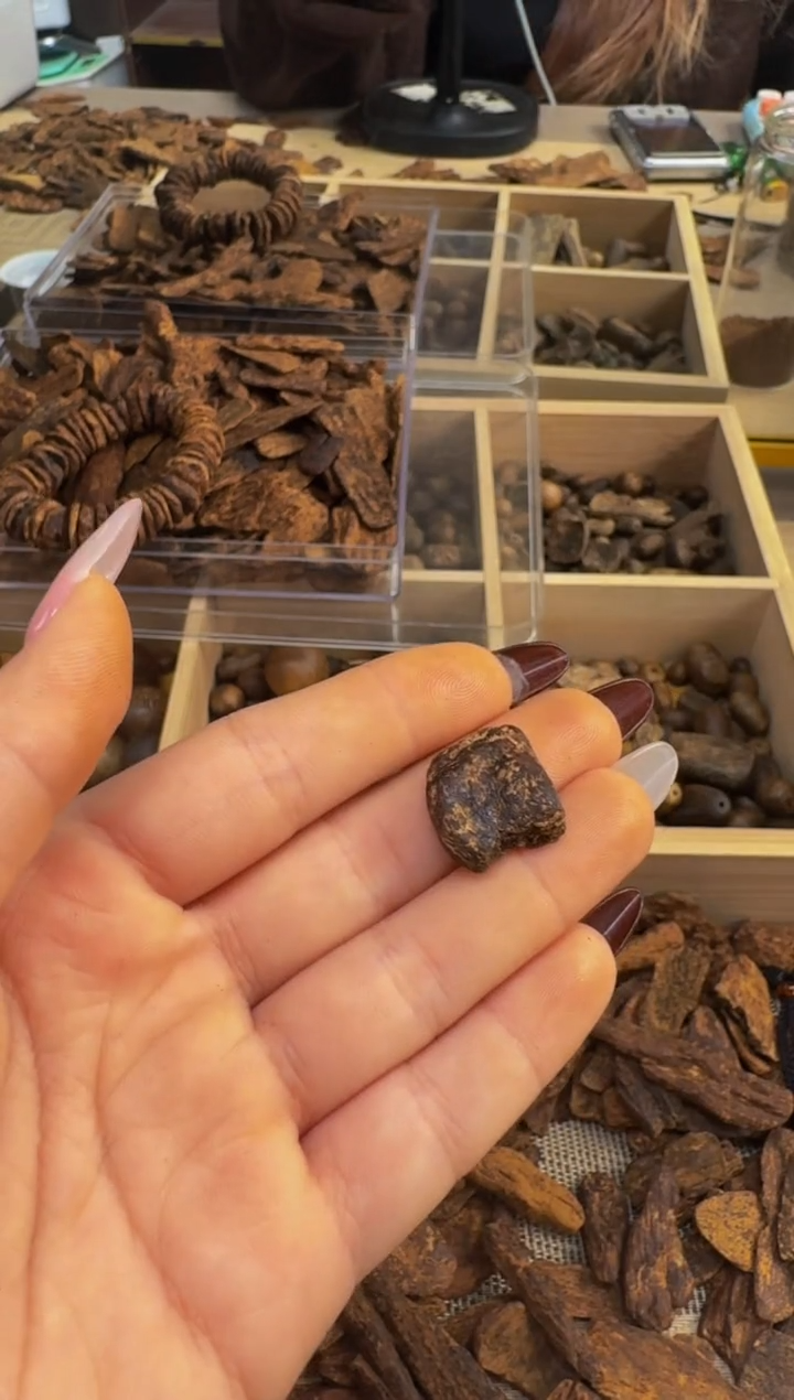 【闪购商品】沉香吊坠越南惠安红土