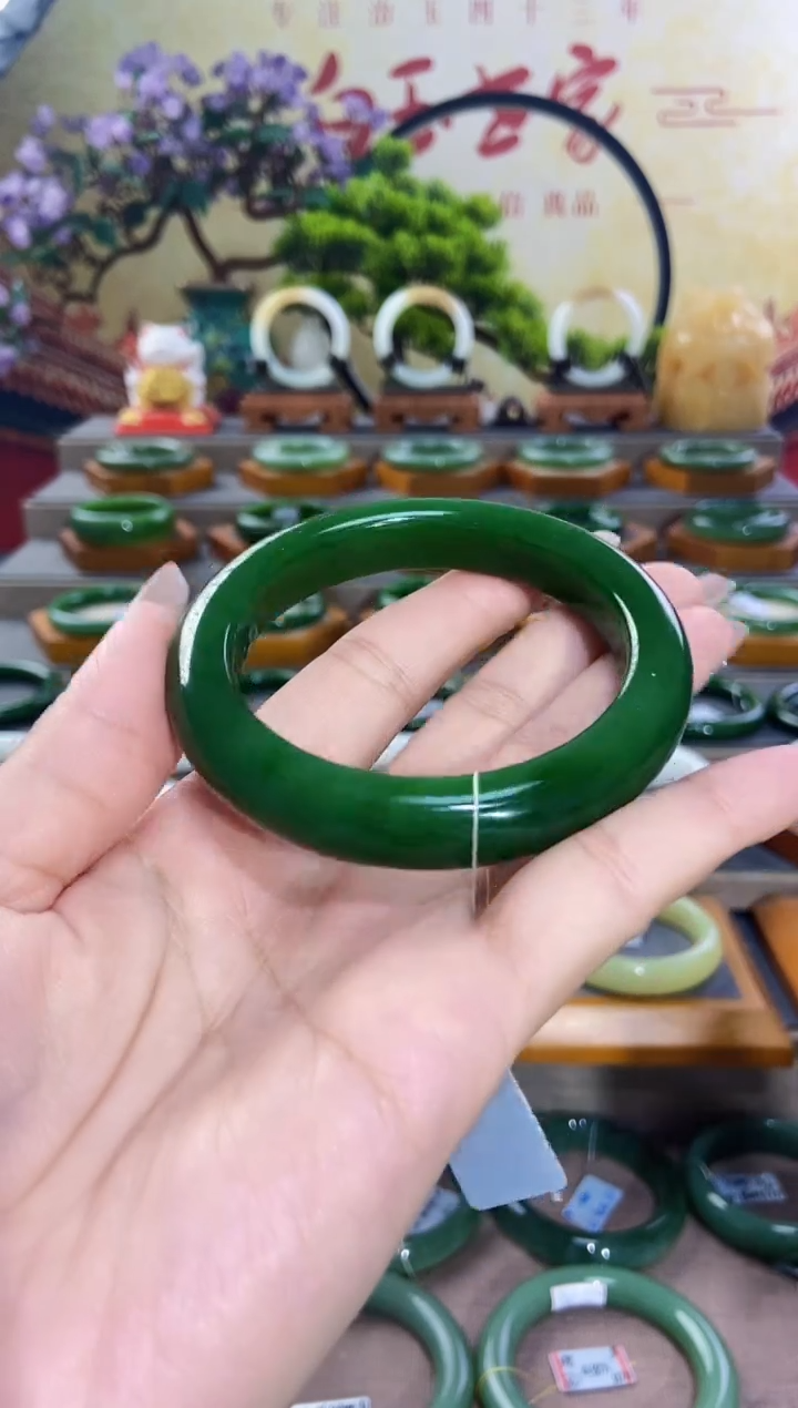 【闪购商品】和田玉手镯未镶嵌俄罗斯老坑碧玉手镯57+