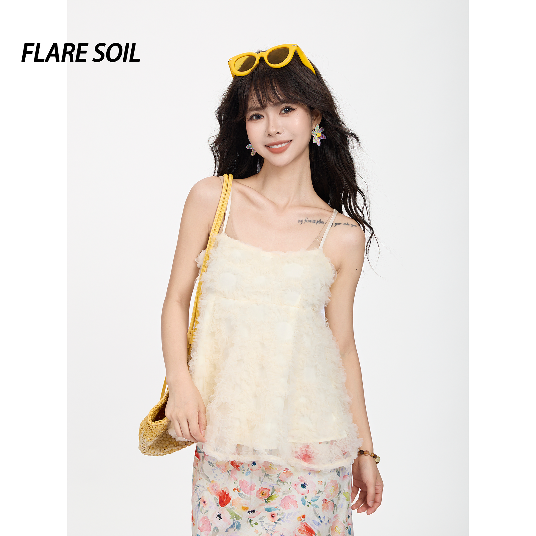 【兔一八】现货减龄度假性感吊带宽松型通勤重工韩系设计感印花T402