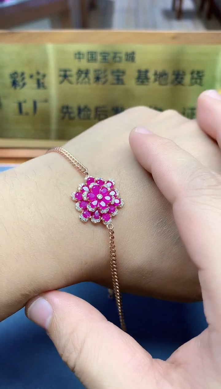 【闪购商品】红宝石手链银S925镶嵌........