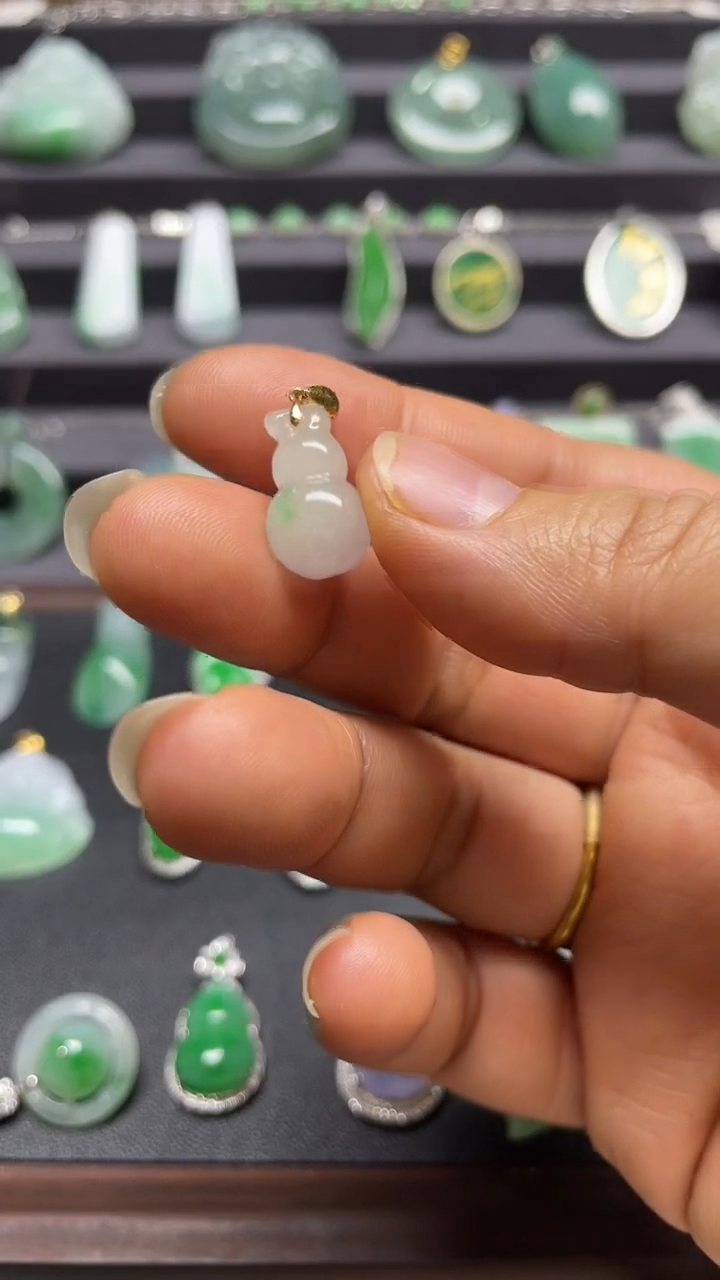 吊坠(不含链)18K金镶嵌翡翠葫芦