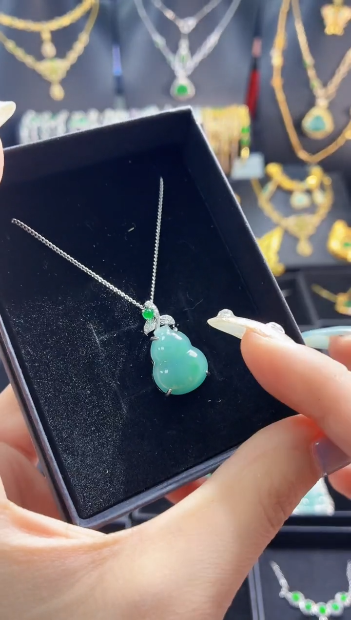 翡翠未镶嵌颈饰吊坠（不含链）